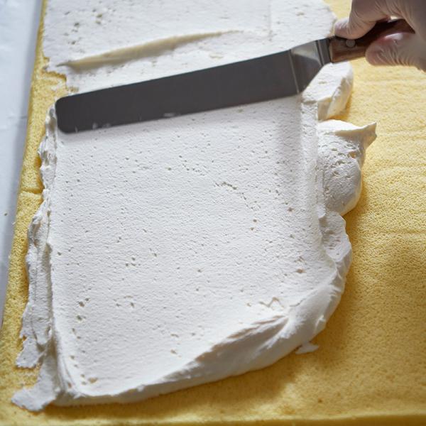 ルタオ Letao ロール ケーキ ジャージーミルクロール 長さ11 5cm Buyee Buyee Japanese Proxy Service Buy From Japan Bot Online