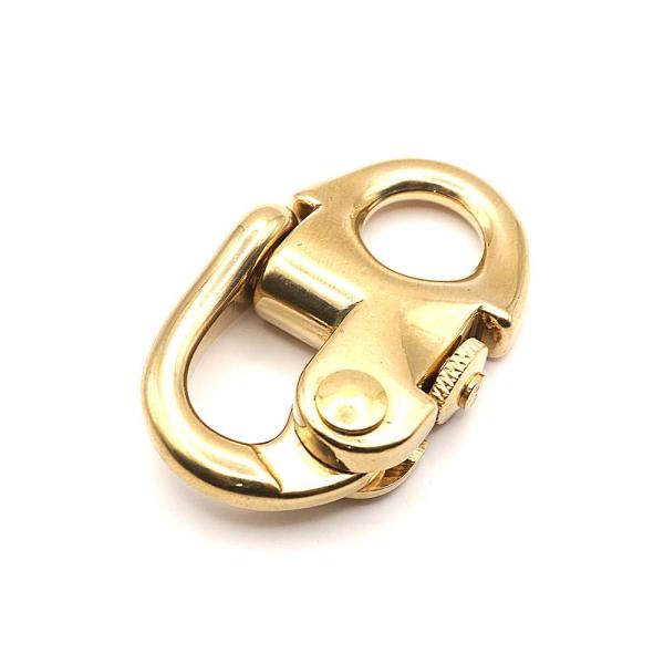 ■用途／特長小物やアクセサリーにちょうどよいナスカンです。ウォレットロープなどにご使用いただけます。使い込むほどに風合いが変化し、真鍮ならではの経年変化が楽しめます。色：真鍮無垢数量：1個入りサイズ内径：10mm巾：約28mm全長：約47....