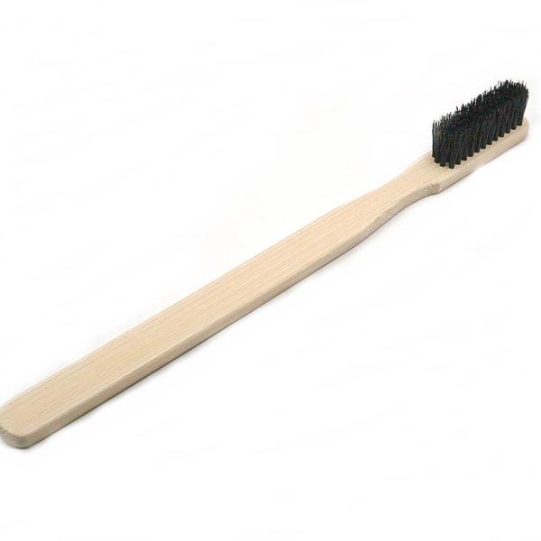 ■用途/特長職人さん人気の高いヨージバケです。特に製甲の現場で重宝されています。広範囲のゴム糊の塗布やブラッシングに適しています。全長：約20cm毛の長さ：約13mm柄（え）の表面に目立つ黒いしみがある場合がございます。不良品ではございませ...