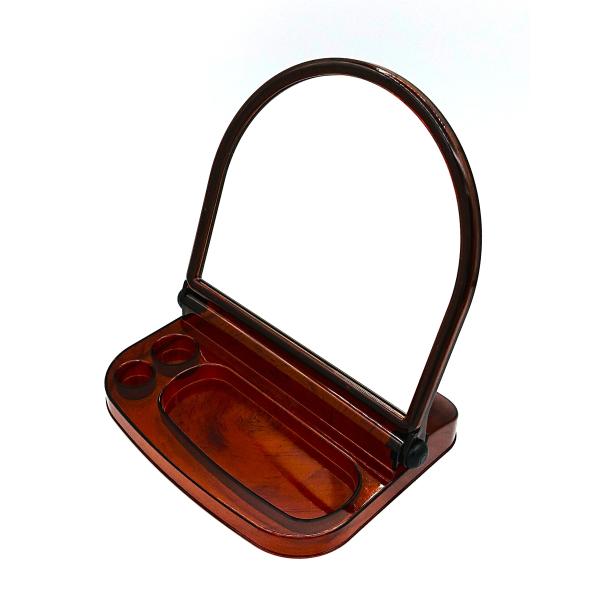 トレーが付いており台座が少し広く安定しています。使用しない時や持ち運ぶときにたたむことができ少しコンパクトになります。日本製　材質：鏡/ガラス　　枠/スチロール樹脂（プラスチック）本体サイズ:約（高21.5×幅19×15）cm　本体重量：約...