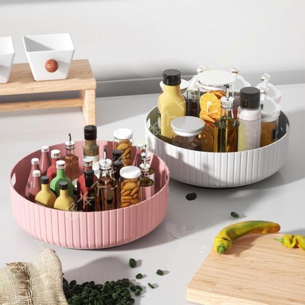 製品仕様製品名：360度回転式収納ラック材質：PPカラー：グリーン、ホワイト、ピンク、オレンジ、ダークグリーン 使用範囲：キッチン、トイレ、寝室等 【商品仕様】丸型    直径28cm　  素材：高品質PP素材で作られ、高級感が溢れているス...