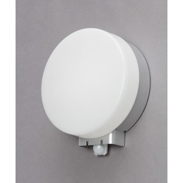 《商品説明》●人が近付くと自動で点灯！●人感センサー付きLEDポーチ。●野外で使える防雨型で玄関を明るく照らします。●60W相当の明るさです。●白熱灯に比べLEDなので電気代も省エネ！●長寿命約40000時間でランプ交換の手間が少ないライト...