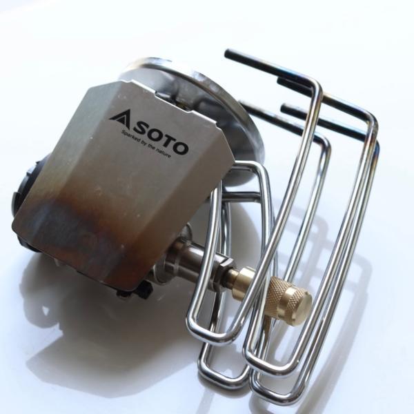 真鍮製のツマミSOTO製のST-310に対応取り付けはST-310の器具栓つまみを取り外し、付属のネジを六角ドライバーを使い固定するだけの簡単な構造。交換することにより回しやすくなり、更に使いやすくなります。また、表面はローレット仕上げ（ギ...