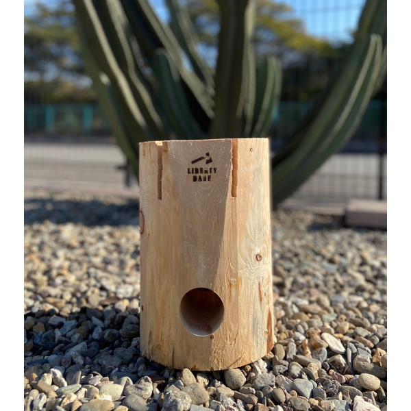 ◆丸太に直接火をつけてたき火が楽しめる！　北欧で古くから親しまれてきた、切り込みを入れた丸太に直接火をつけるスウェーデントーチ。ロケットストーブ型なので、風に強く長時間の使用が楽しめます。天面には空気の流れを遮らないための切込みがあるので、...