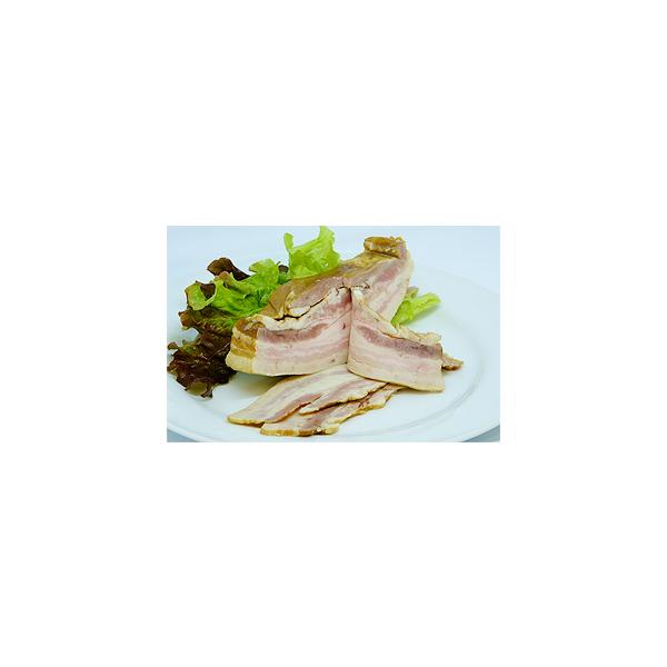 ◆ベーコンブロックの説明当店一押しのおすすめ品です。お好みの厚さにスライスしてフライパンで焼いたり、スープに入れたり、煮ても焼いてもおいしいです。カルボナーラにもおすすめ。脂の美味しさを堪能できる逸品です！◆消費期限製造日より冷蔵１週間、冷...