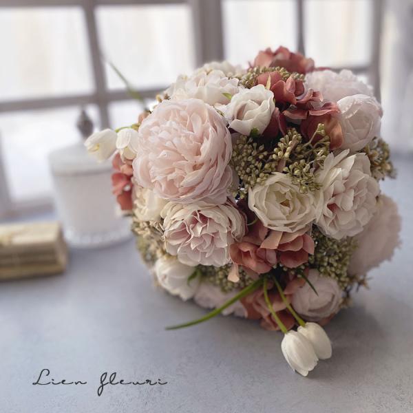 フェミニンなピンクラウンドブーケの魅力と選び方