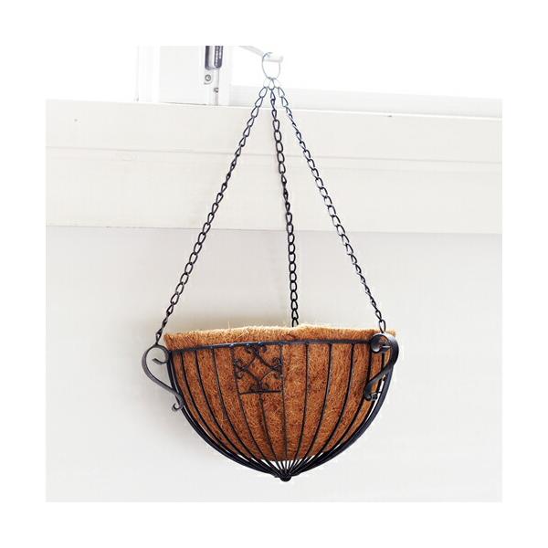 天井吊下げ型アイアン製バスケットです。グリーンを鉢ごと入れるのもよし、付属品のココファイバーシートを内貼りして花苗の直植えアレンジも可能です。お洒落な空間演出用にお使いください。Mサイズも販売しています、下記で確認してください。https:...