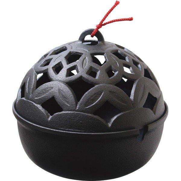 手まりをイメージしたデザイン。蓋に重みがあるので小さいお子さんや犬猫などがいたずらしてもずれず安全でうっかり火傷も防ぎます。オフシーズンには小物入としても、ローソクやキャンドルを入れて照明としてもお楽しみ頂けます■本体サイズ■約 15.8×...