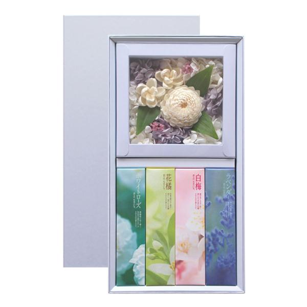 お香のように心に溶けこむ香り豊かなお線香「かたりべ」と、淡く美しい花々（アレンジメントフラワー）を詰め合わせました。お手を合わせる方の心が少しでも安らかなものになりますように。■ご確認下さい■当商品は日本香堂専用の包装紙でラッピング済みの商...