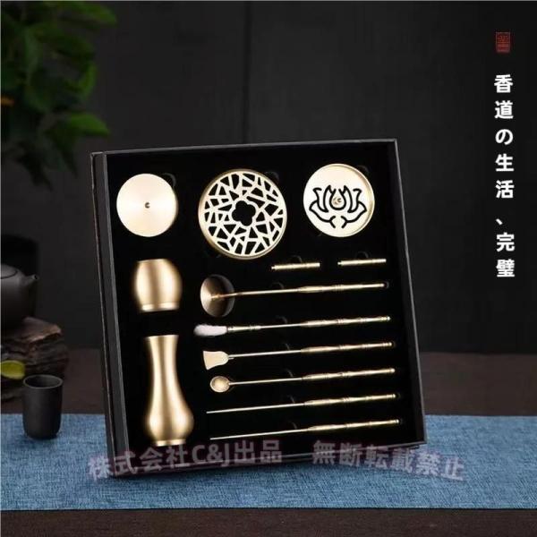 厳選された高品質の真ちゅうは、高温染色と鍛造技術を採用し、厚くて質感があります。全体的なツールは非常にスムーズできれいです機械と手動の二重研削により、ツール全体が非常に滑らかできちんとしていて、デジタルで刻まれています。パウダートラフは滑ら...