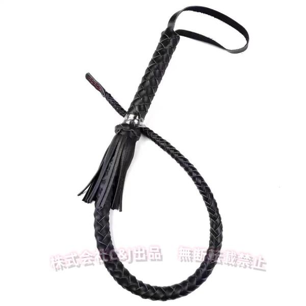 PU、無臭、柔らかく、耐久性があります。馬、訓練、クロスカントリーライディングに乗る必要がある人には非常に適しています。ステージパフォーマンス、撮影などのための良い小道具。人間工学的グリップは、この乗馬作物を握りやすく操作しやすくします。ス...