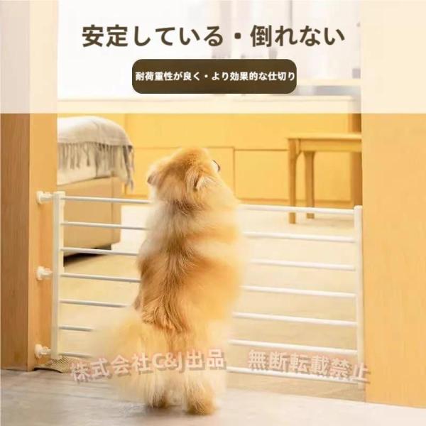 ペットの脱走防止や、階段からの転落防止に役立つ取り付け式ゲートキッチンや階段の昇降口など危険な場所への侵入対策に最適です。もちろんお子様の侵入防止など幅広い用途でお使い頂けます。品名：ペット用仕切りドアカラーＡＢＣＤ参照サイズ：図参照材質：...