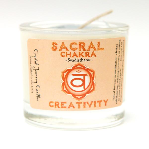 【商品仕様】サイズ：高さ 約57[mm]　底部の直径 約60[mm]燃焼時間：約18〜20時間香り：イランイラン、サンダルウッド仕様：石油系のパラフィンに比べ、燃焼時にすすが出にくく低温で長い時間燃え続けるソイ（大豆）ワックスを 100%使...