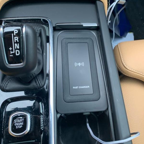 ボルボ 自動車用ワイヤレススマートフォン充電器 10W Qi iphone samsung カーアクセサリー VOLVO XC90 S90 V90 XC60 V