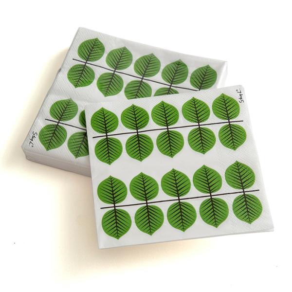 リンドベリを象徴するデザイン「ベルサ」を気軽に楽しめるペーパーナプキン。テーブルコーディネートに、デコパージュやラッピングに使っても素敵ですね。スウェーデンを代表する陶磁器メーカー、グスタフスベリで1960〜1974年に製造されていた食器の...