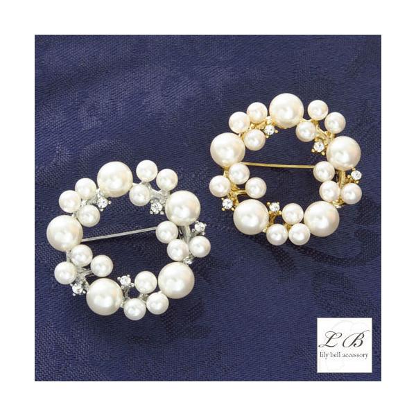 ■商品説明おしゃれアイテム★人気のラウンドリース型ブローチ。 大小のパールが艶やかな光を放ち、胸元を明るく照らしてくれます。 控えめに輝くラインストーンもアクセントに☆ セレモニーシーン等にはもちろん、ダークカラーの装い時のワンポイントアク...