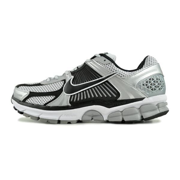NIKE（ナイキ） NIKE ZOOM VOMERO 5 metallic silver/blk fj4151-004
