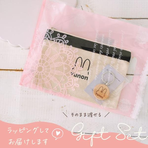 《 小物ポーチ + キーホルダー 》赤ちゃんとのお出掛けに必要な「小物セット」　＼ お得に ／まとめました。母子手帳やお薬手帳などにも使えるので、出産祝いにぴったりです。大人の方・ご年配の方へもおすすめプレゼントセットです。◇　セット内容　...