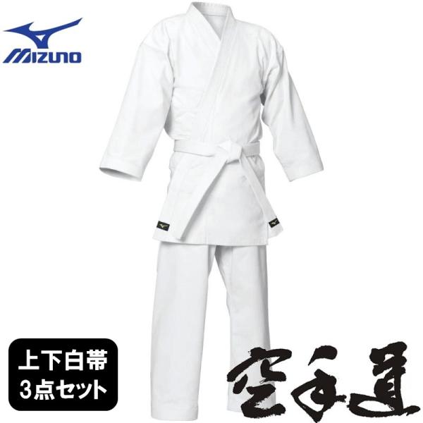 中厚の綾織り生地を使用しており、軽さと丈夫さのバランスがよく、初心者の方でも扱いやすい一着です。しっかりとした生地感のため、組手だけでなく形用としてもおすすめです。空手防具トップシェアを誇るスポーツメーカーNo1のミズノらしく、つくりもしっ...