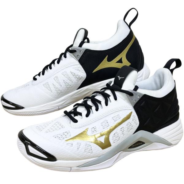 他の人とは違ったバレーシューズを履きたい人にオススメ!!15年以上の経験のあるスポーツ専門店の店長が企画したオリジナルのバレーボールシューズ。白×黒×金の体育館シューズです。ホワイトをメインカラーとしてブラックとゴールドを合わせました。他の...