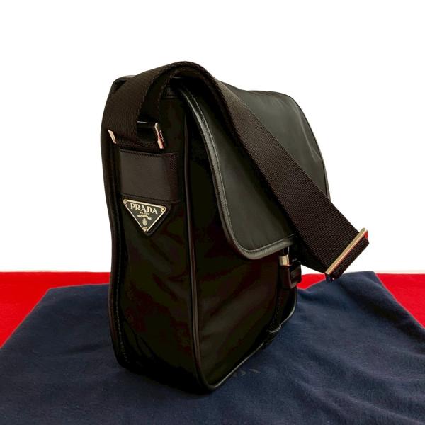 プラダ　PRADA ショルダー　ロゴ　カーキ　サコッシュ　三角プレート プラダ テスート ポノコ サコッシュ ショルダーバッグ ライム