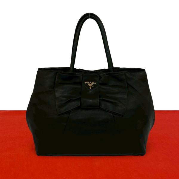 美品　PRADA　プラダ　ハンドバッグ　ボストンバッグ　金具　ロゴ　レザー　革 PRADA（プラダ） 極 美品 ロゴ 金具 リボン モチーフ レザー 本革