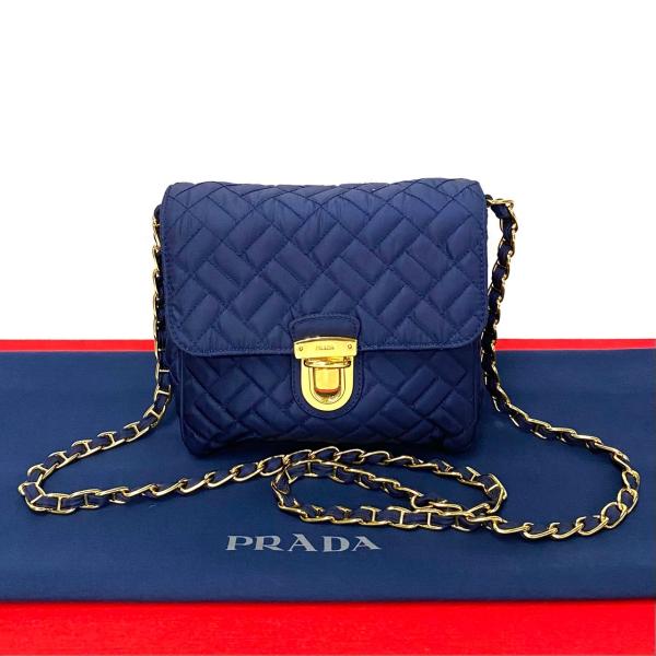 PRADA ほぼ未使用 希少品 プラダ ロゴ 金具 キルティング