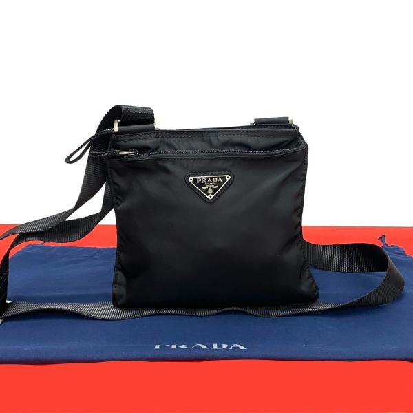 PRADA（プラダ） 極 美品 希少品 三角ロゴ プレート 金具 ナイロン