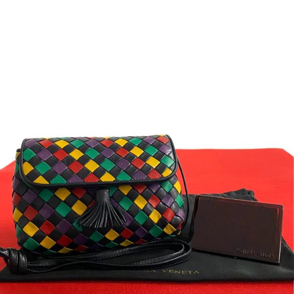 極 美品 BOTTEGA VENETA ボッテガヴェネタ イントレチャート レザー 本