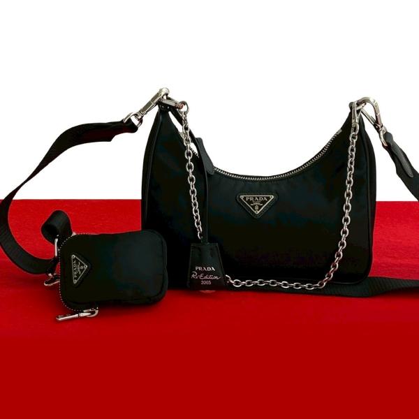PRADA（プラダ） 未使用保管品 Re-Edition 三角ロゴ 金具 ナイロン
