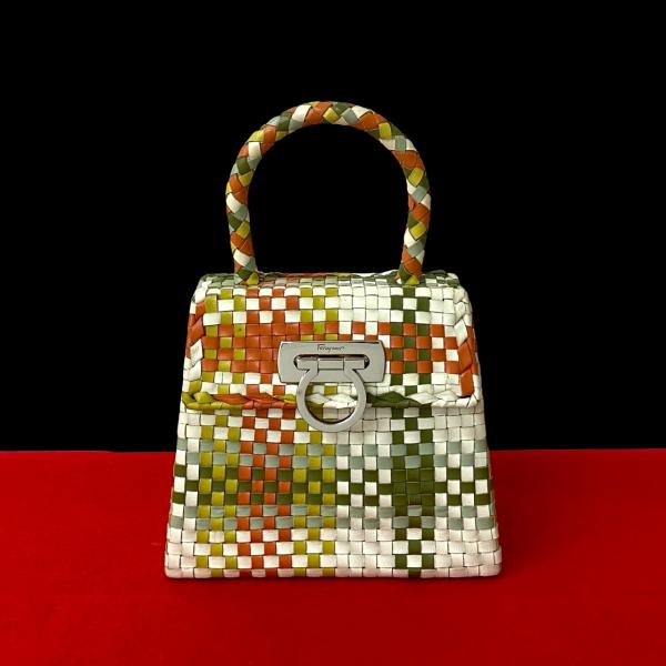 Salvatore Ferragamo フェラガモ レザー ガンチーニ ハンド 極 美品 Salvatore Ferragamo サルヴァトーレフェラガモ ガンチーニ