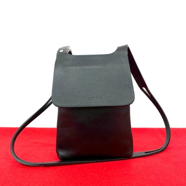 【極美品】LOEWE ブラック レザー ハンドバッグ　ロゴ　シボ革　黒　本革 極 美品 希少品 LOEWE ロエベ ロゴ 刻印 レザー 本革 ラウンド