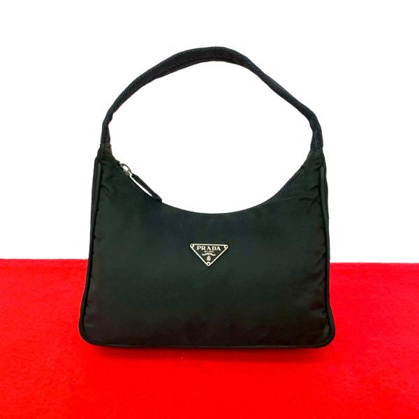 美品✨プラダ　ナイロン　ウエストポーチ　三角プレート　ブラック　シルバー金具 極 美品 プラダ 三角ロゴ 金具 ナイロン ウエストバッグ ボディ