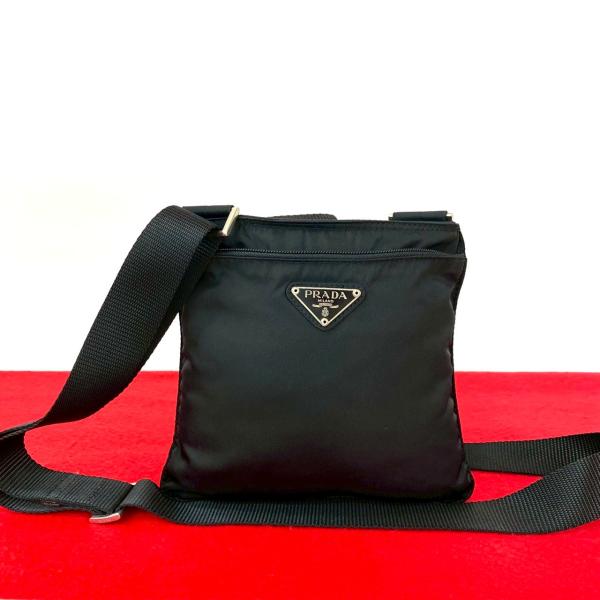 PRADA（プラダ） 極 美品 三角ロゴ 金具 プレート テスート ナイロン