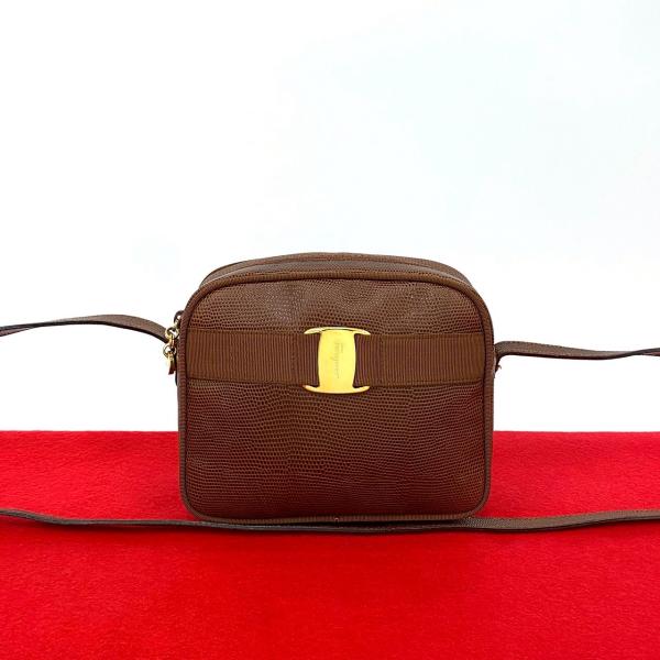 極 美品 Salvatore Ferragamo サルヴァトーレフェラガモ ヴァラ 金具 レザー 本革 ショルダーバッグ ポシェット ブラウン 茶 70876 極 美品 Salvatore Ferragamo サルヴァトーレフェラガモ ヴァラ 金具