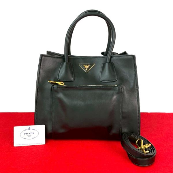 ◆ PRADA ◆ プラダ レザー ハンドバッグ 三角ロゴ ブラック スタッズ PRADA 極 美品 プラダ 三角ロゴ 金具 ビジュー レザー 本革 2way