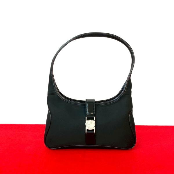 ✨美品✨サルヴァトーレフェラガモ ショルダーバッグ ブラック レザー ロゴ金具 極 美品 Salvatore Ferragamo サルヴァトーレフェラガモ ロゴ 金具
