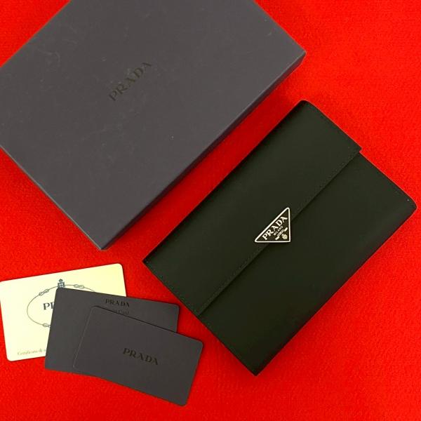 PRADA（プラダ） 未使用保管品 箱付き 三角ロゴ 金具 ナイロン