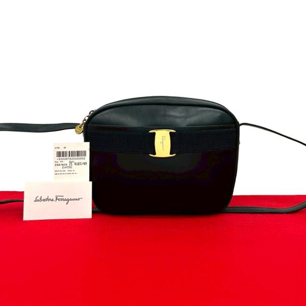極 美品 Salvatore Ferragamo フェラガモ ヴァラリボン 金具 カーフ