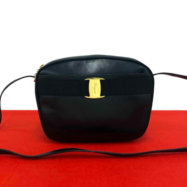 【美品】サルヴァトーレフェラガモ ヴァラリボン ミニショルダーバッグ レザー 極 美品 Salvatore Ferragamo サルヴァトーレフェラガモ ヴァラリボン