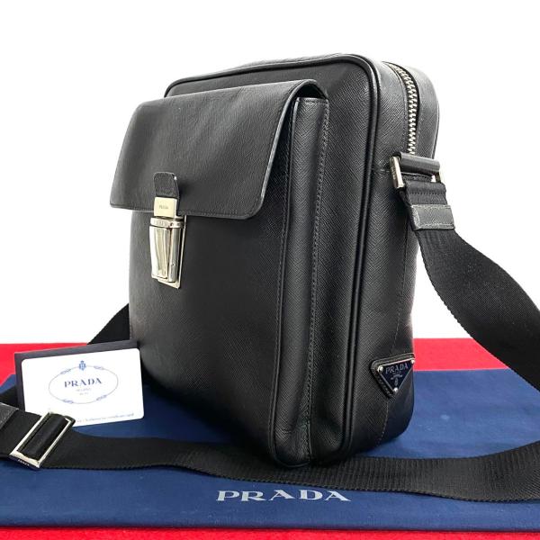 極美品　PRADA スマホショルダーバッグ　サコッシュ　三角ロゴ　サフィアーノ PRADA 極 美品 プラダ 三角ロゴ 金具 ナイロン サフィアーノ