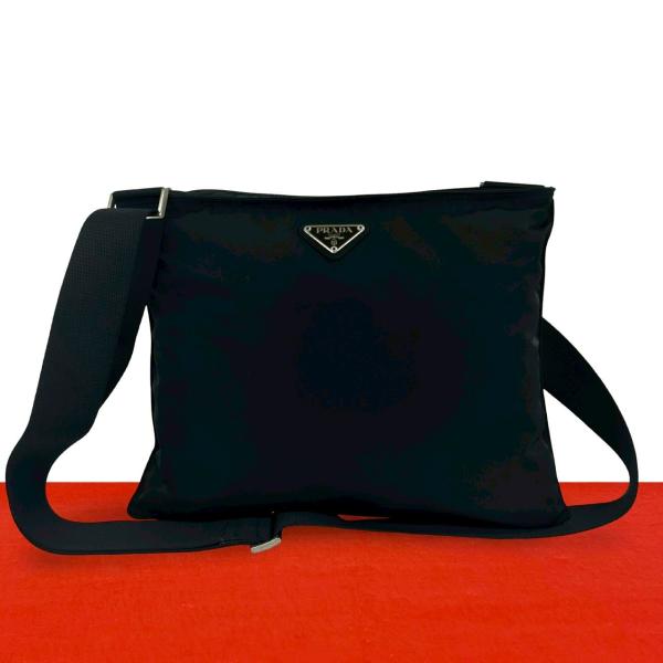 PRADA（プラダ） 極 美品 三角ロゴ プレート 金具 ナイロン レザー 本