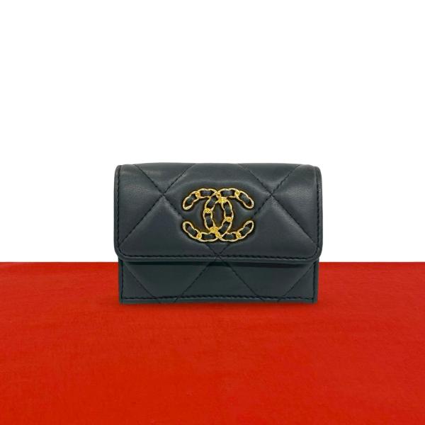 CHANEL（シャネル） 極 美品 シール有 31番台 シャネル19 ココマーク
