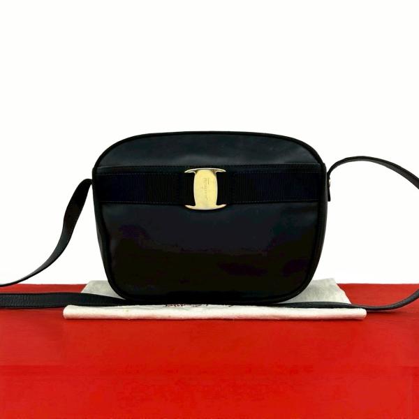 【美品】サルヴァトーレフェラガモ ヴァラリボン ミニショルダーバッグ レザー 極 美品 袋付き Salvatore Ferragamo サルヴァトーレフェラガモ