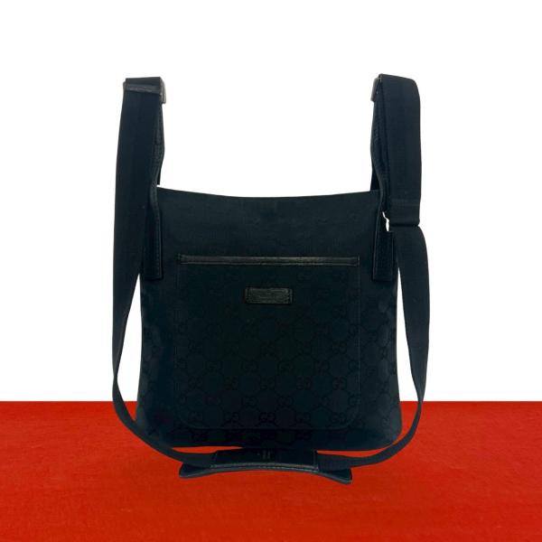 【美品】グッチ ショルダーバッグ サコッシュ GGキャンバス ナイロン ブラック GUCCI（グッチ） 極 美品 GG ロゴ 柄 キャンバス レザー 本革