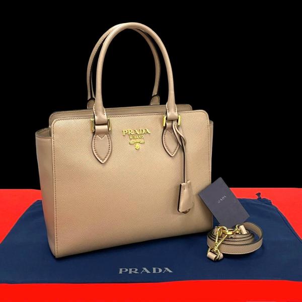 PRADA（プラダ） ほぼ未使用 袋付 レザー サフィアーノ レザー 本革