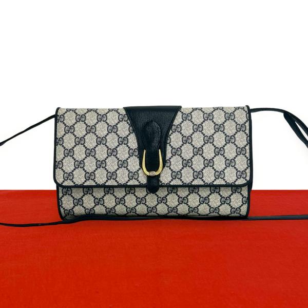 GUCCI（グッチ） 極 美品 オールドグッチ GG ロゴ 柄 金具 レザー 本革