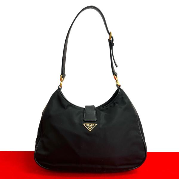 PRADA（プラダ） 極 美品 三角ロゴ 金具 レザー 本革 ナイロン