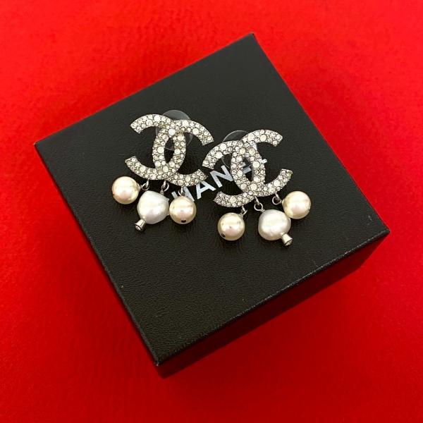 【美品】シャネル　ピアス　パール 大人気♡上品パール【CHANEL】 CCマーク パールピアス (CHANEL/ピアス