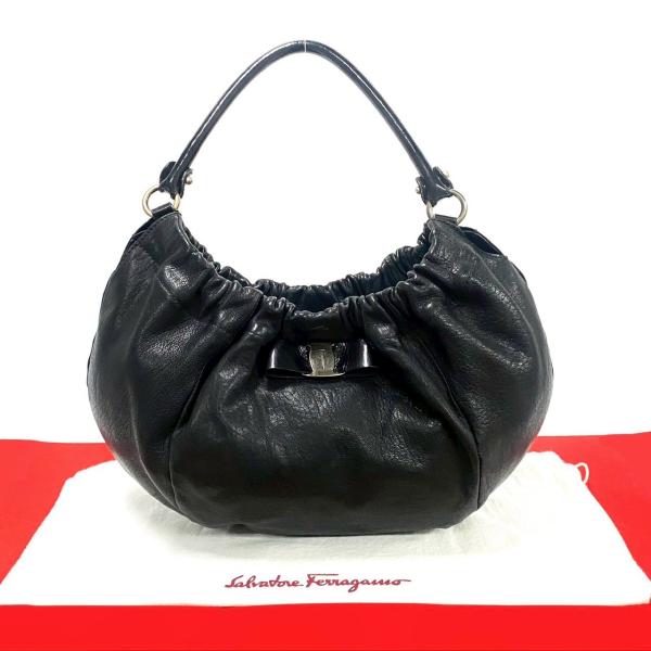 【美品】サルヴァトーレフェラガモ ヴァラ リボン トート 黒 レザー 肩掛け 極 美品 Salvatore Ferragamo サルヴァトーレフェラガモ ヴァラリボン